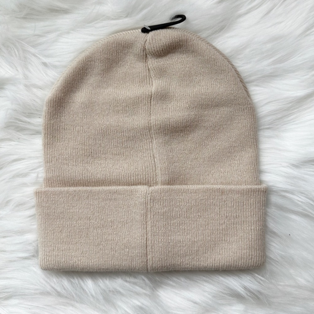 SOLD - Unisex Levi’s Leather Logo Patch Beanie - Picture 3 of 6
